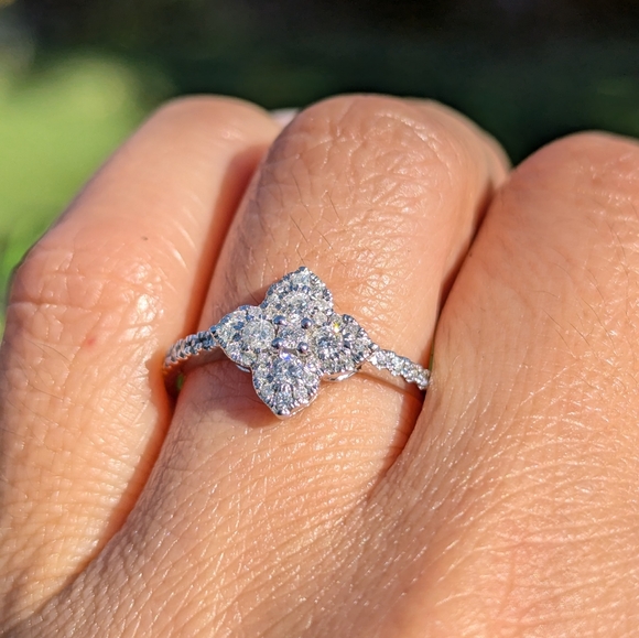 14K Solid White Gold Diamond Clover Flower Ring - Picture 11 of 12